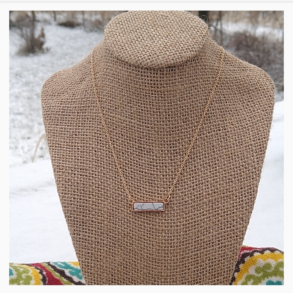 NEW Gold Howlite‎ Bar Necklace - Picture 3 of 8